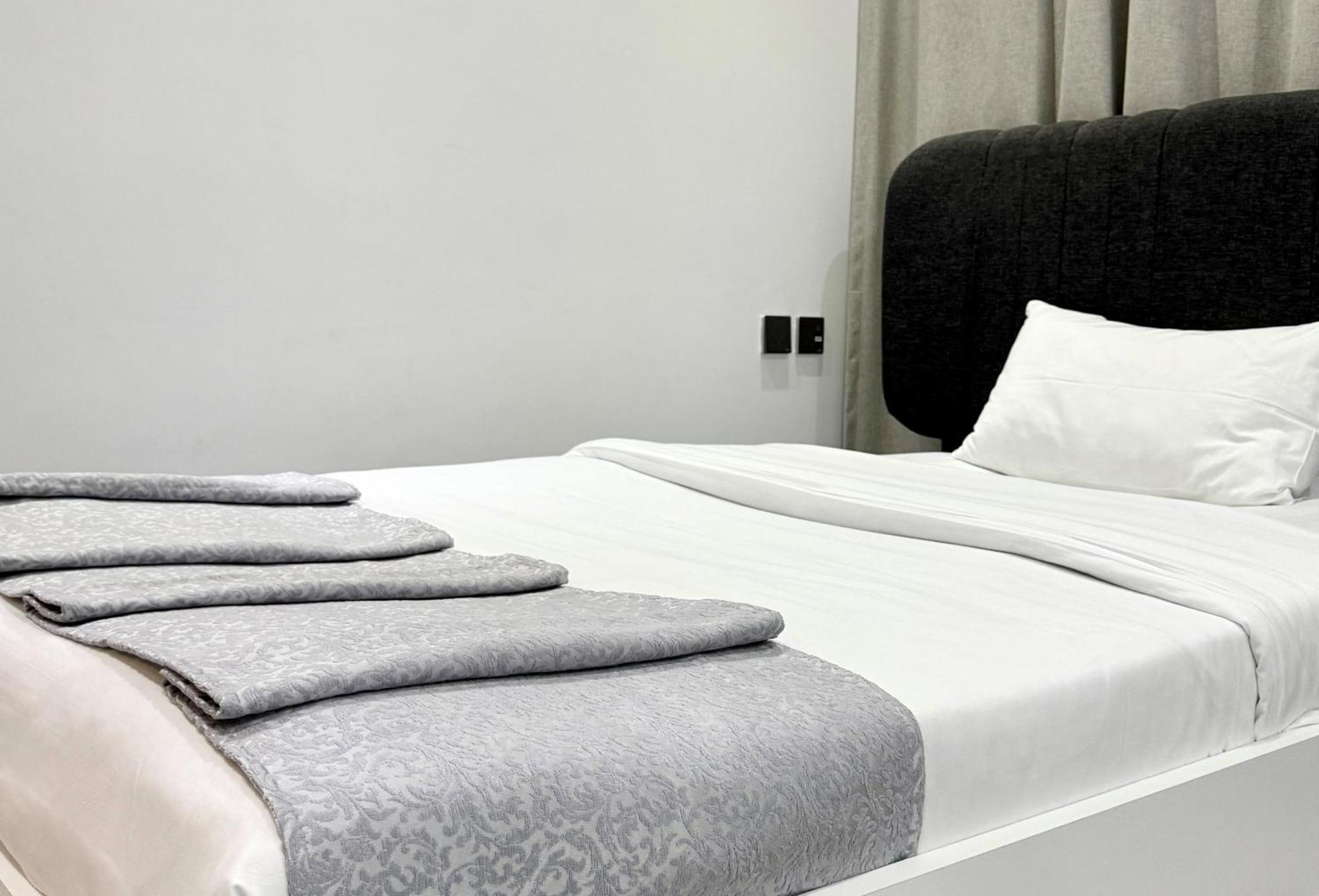 Al Safwa One Appartement Al Hidd Buitenkant foto